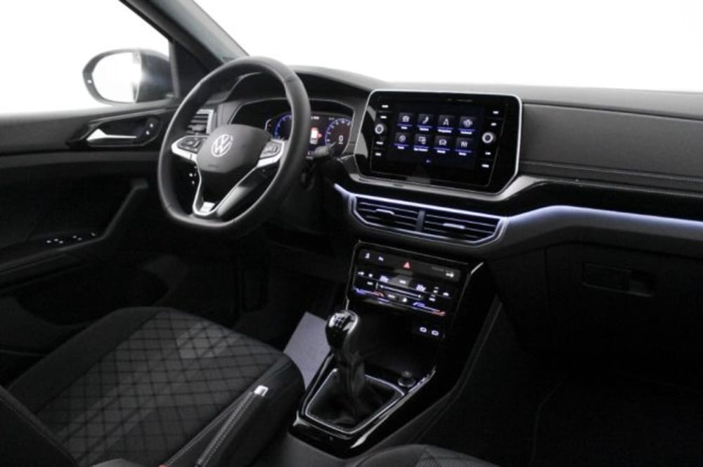 Volkswagen T-Cross nuova a Novara (6)