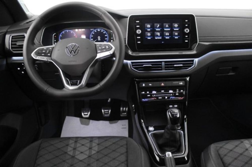 Volkswagen T-Cross nuova a Novara (7)