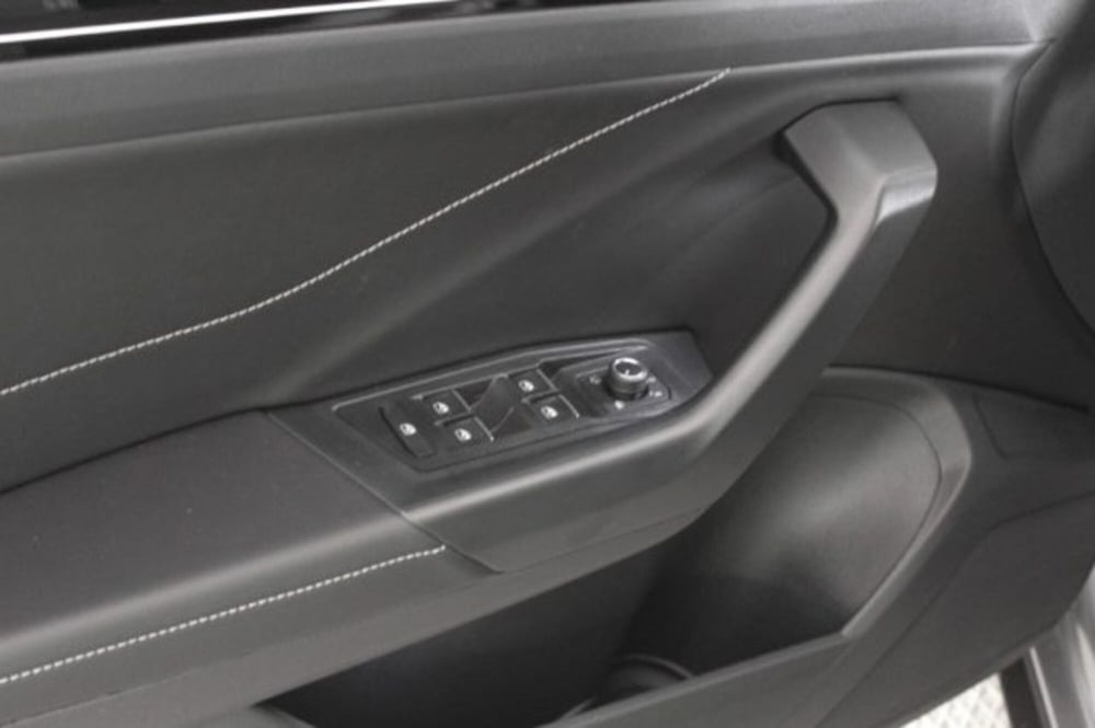 Volkswagen T-Roc nuova a Novara (12)