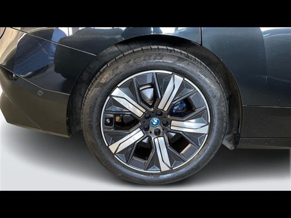 BMW iX usata a Firenze (15)
