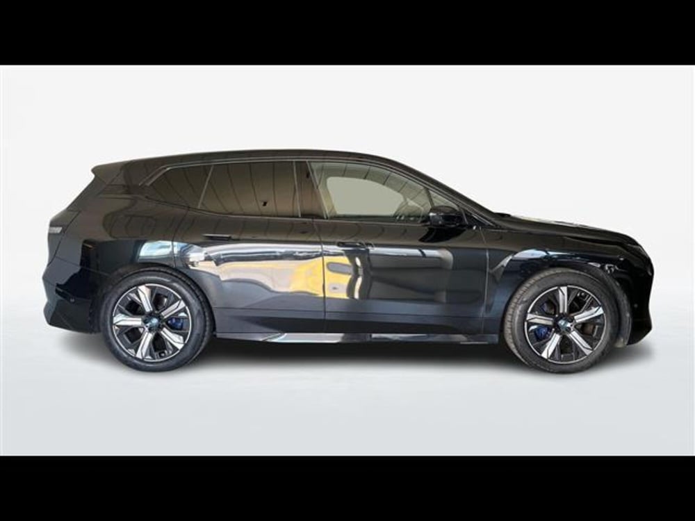 BMW iX usata a Firenze (4)