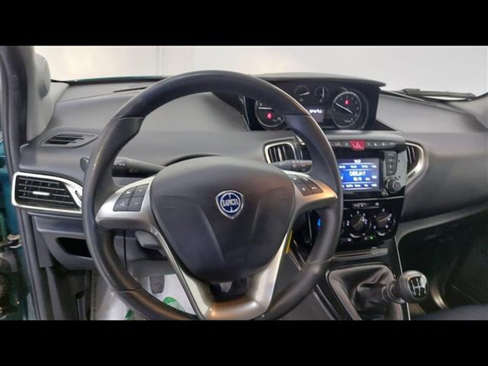 Lancia Ypsilon usata a Asti (11)