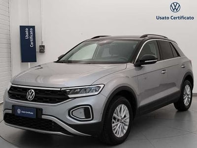Volkswagen T-Roc 2.0 tdi Life 150cv dsg del 2024 usata a Busto Arsizio