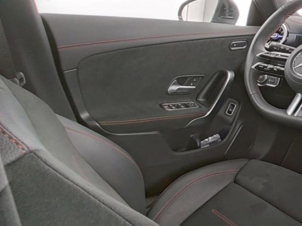 Mercedes-Benz CLA Shooting Brake usata a Milano (7)