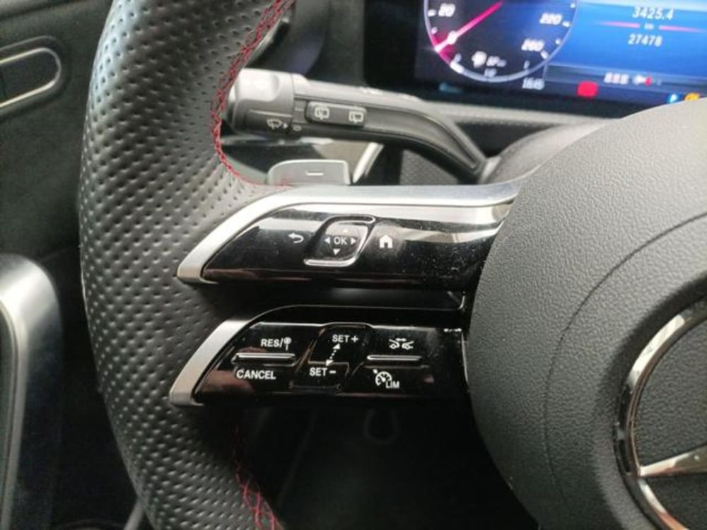 Mercedes-Benz CLA Shooting Brake usata a Milano (13)