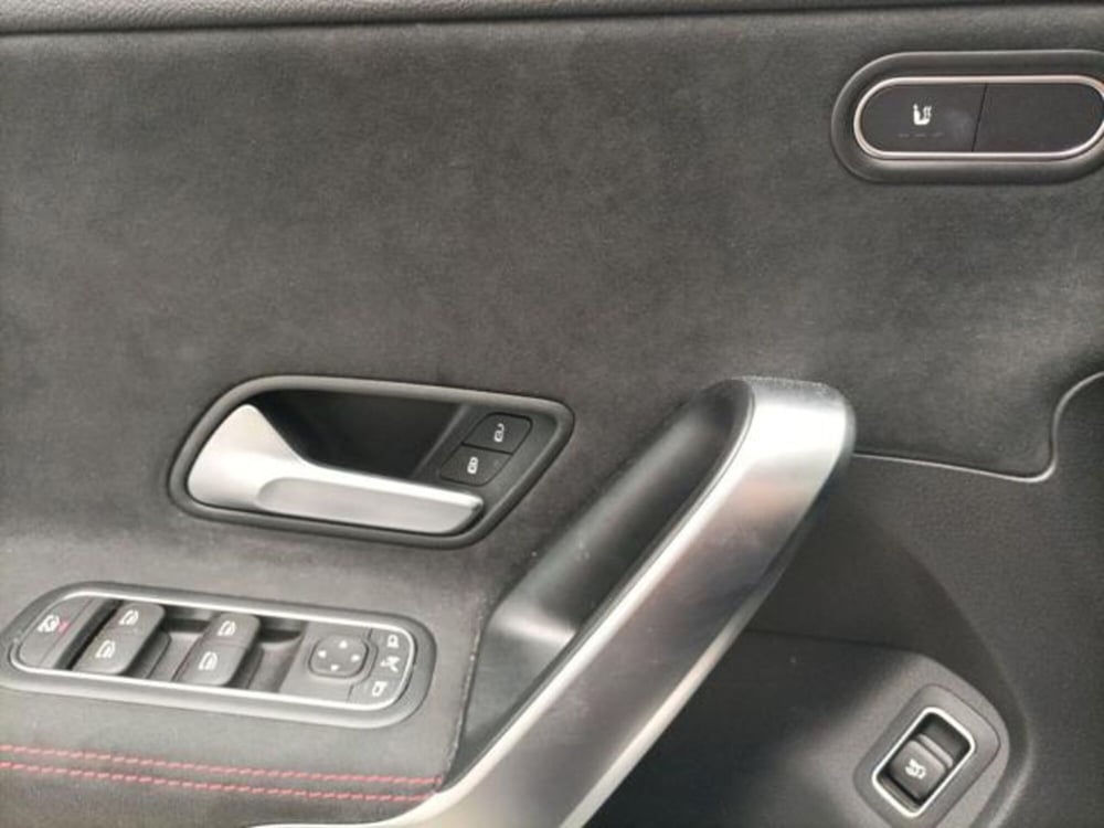 Mercedes-Benz CLA Shooting Brake usata a Milano (16)