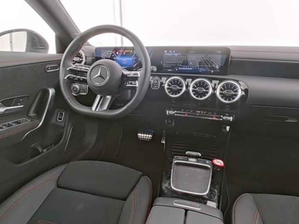 Mercedes-Benz CLA Shooting Brake usata a Milano (5)