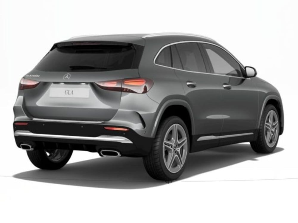 Mercedes-Benz GLA SUV nuova a Verona (2)