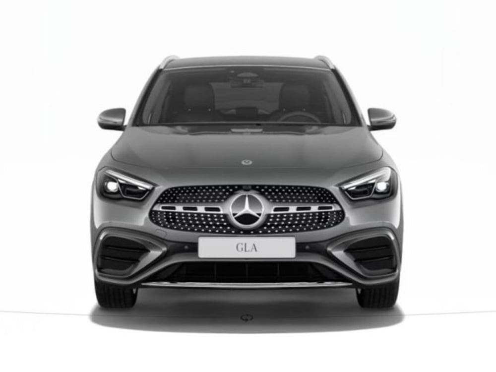 Mercedes-Benz GLA SUV nuova a Verona (3)