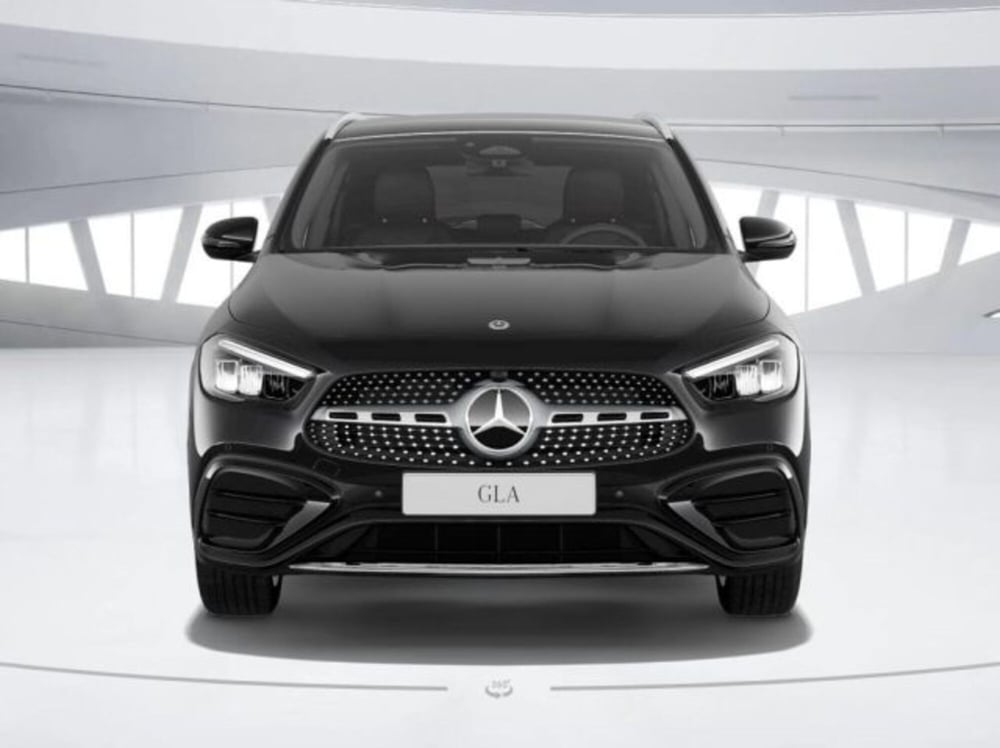 Mercedes-Benz GLA SUV nuova a Verona (2)