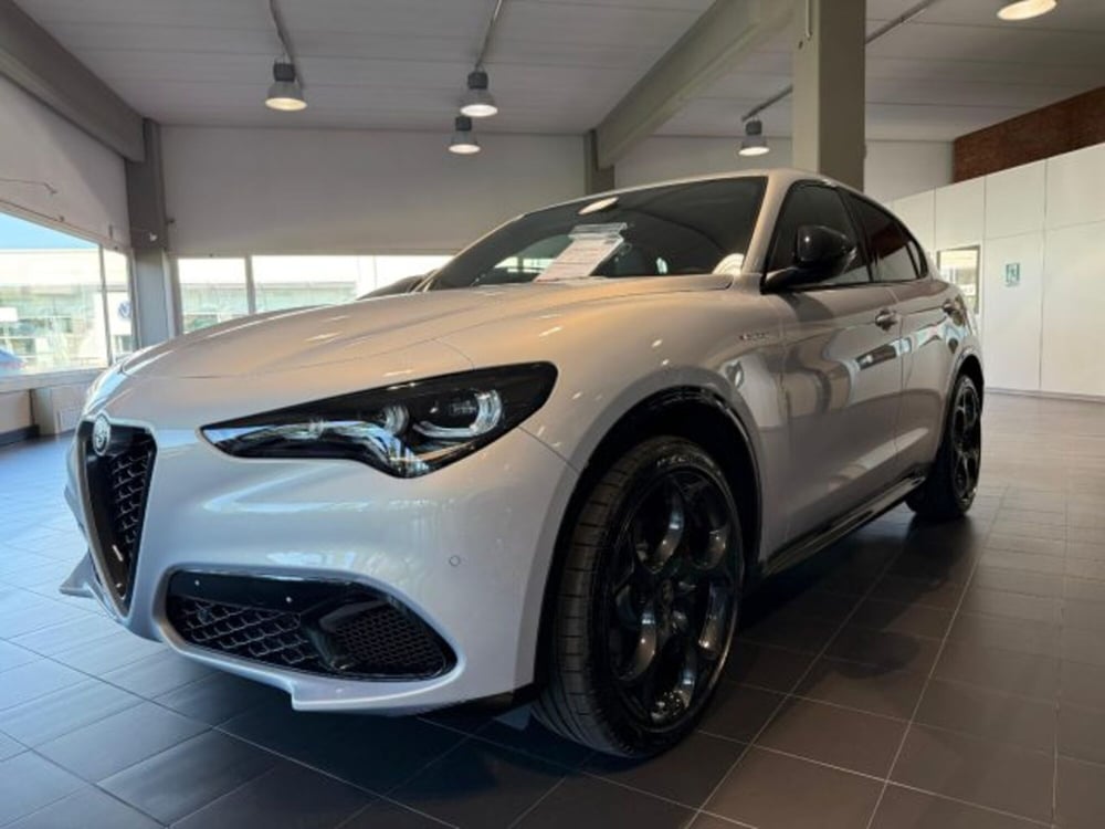 Alfa Romeo Stelvio nuova a Bologna