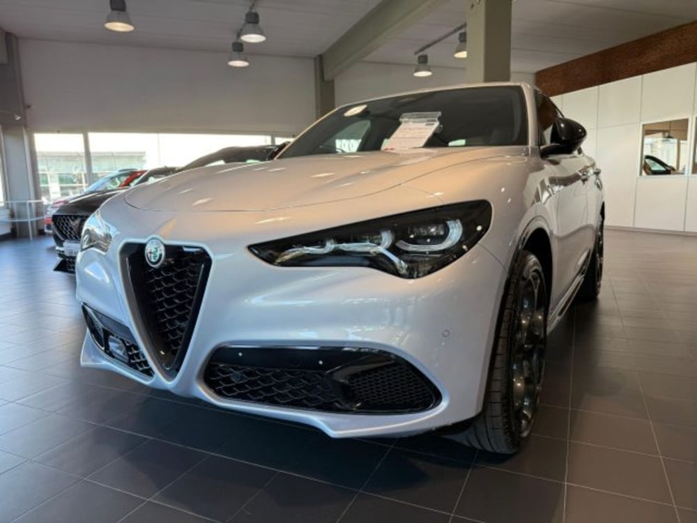 Alfa Romeo Stelvio nuova a Bologna (3)
