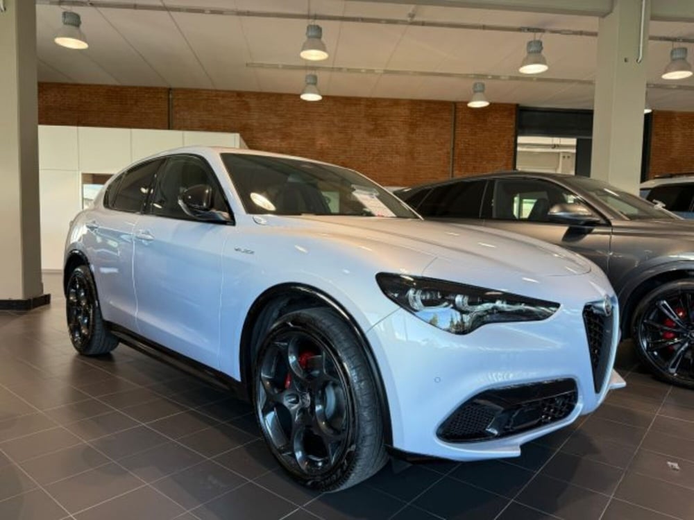 Alfa Romeo Stelvio nuova a Bologna (5)