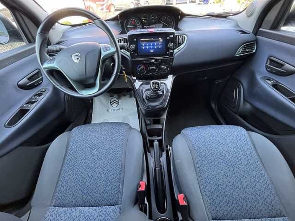 Lancia Ypsilon usata a Venezia (10)