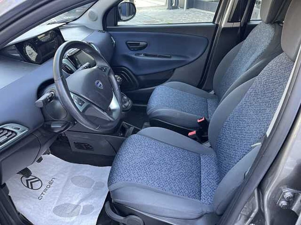Lancia Ypsilon usata a Venezia (12)