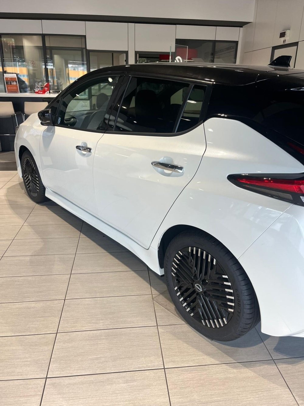 Nissan Leaf nuova a Cagliari (20)