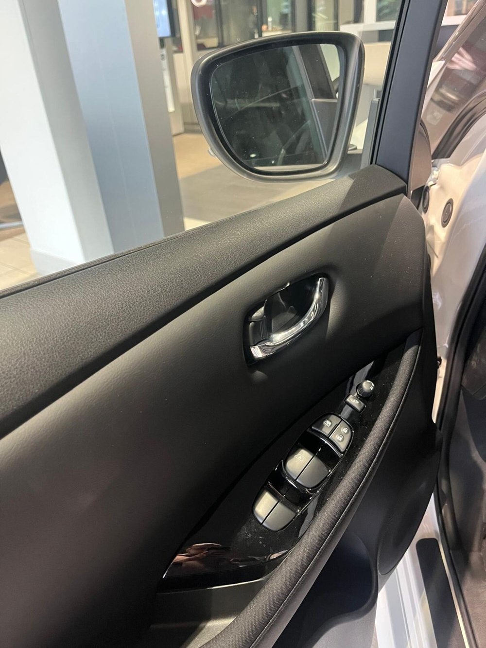 Nissan Leaf nuova a Cagliari (6)