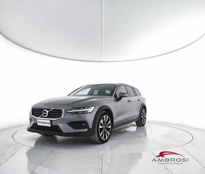 Volvo V60 Cross Country D4 AWD Geartronic Pro del 2019 usata a Viterbo