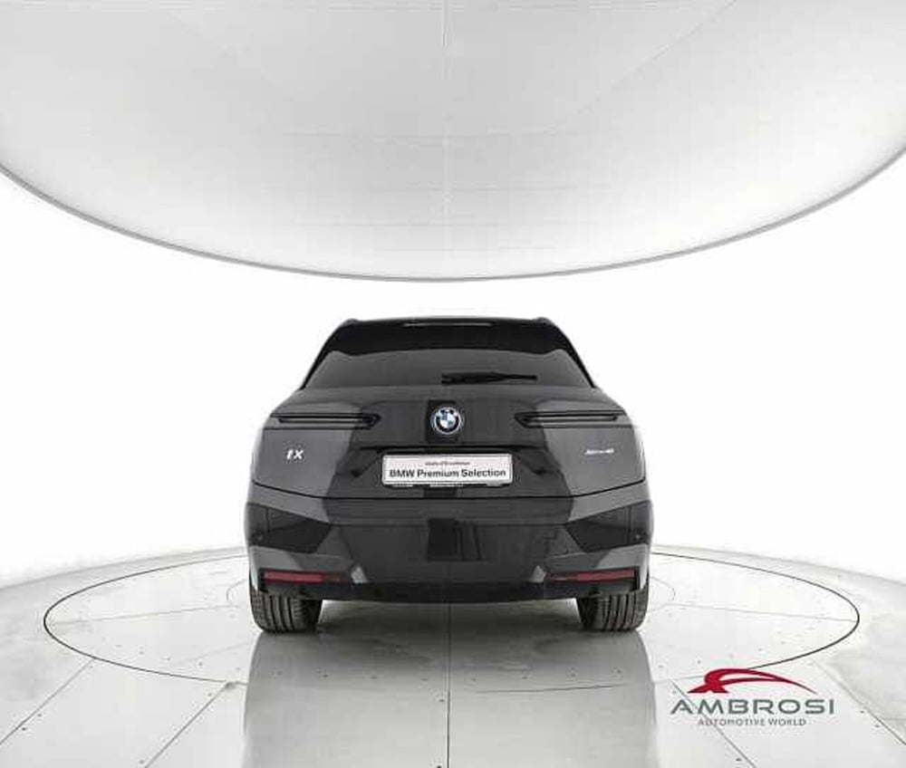 BMW iX usata a Viterbo (6)