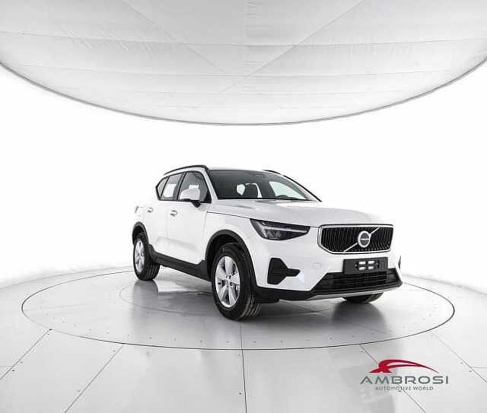 Volvo XC40 nuova a Viterbo (2)