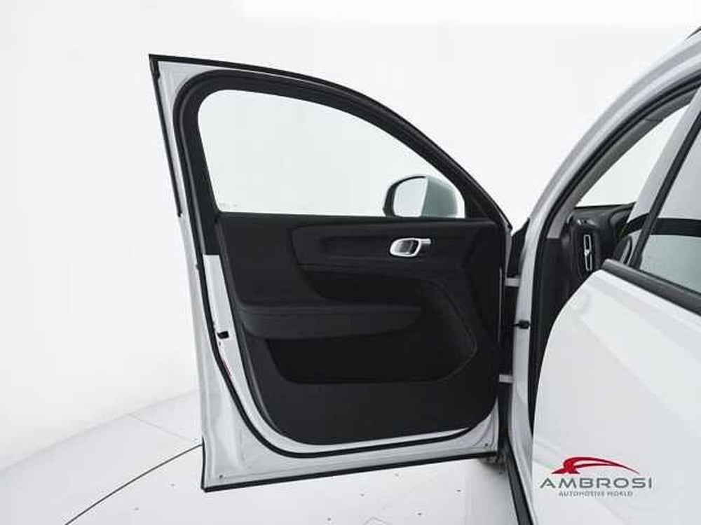 Volvo XC40 nuova a Viterbo (20)
