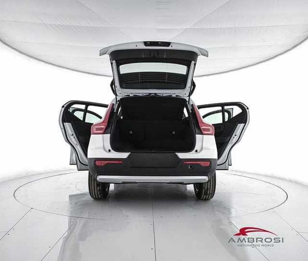 Volvo XC40 nuova a Viterbo (7)