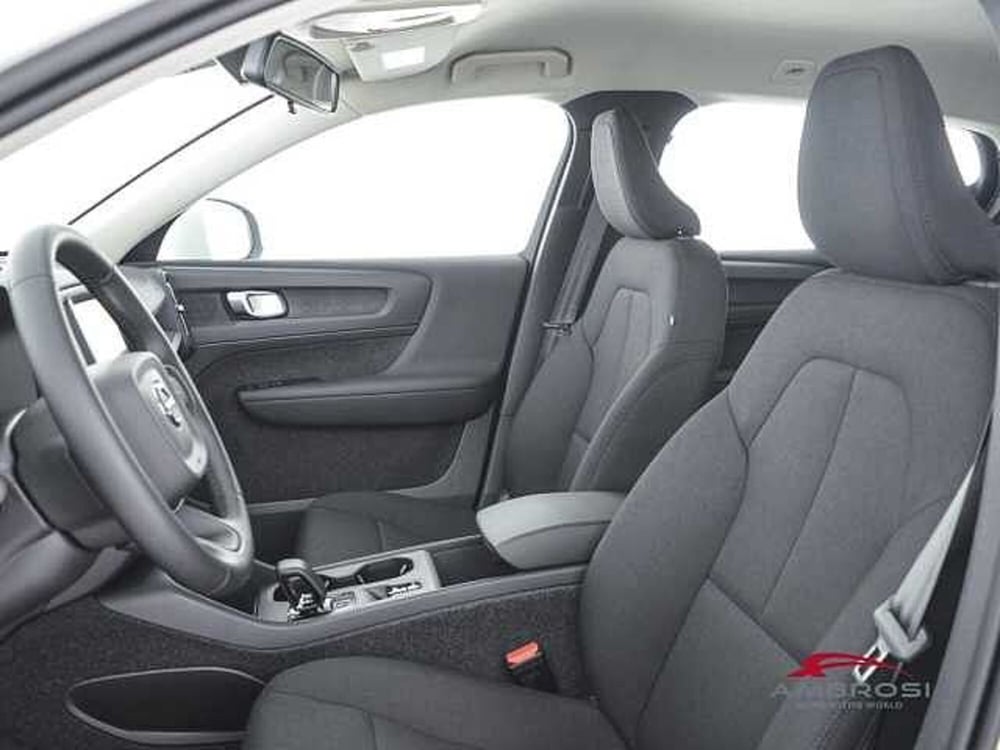 Volvo XC40 nuova a Viterbo (9)
