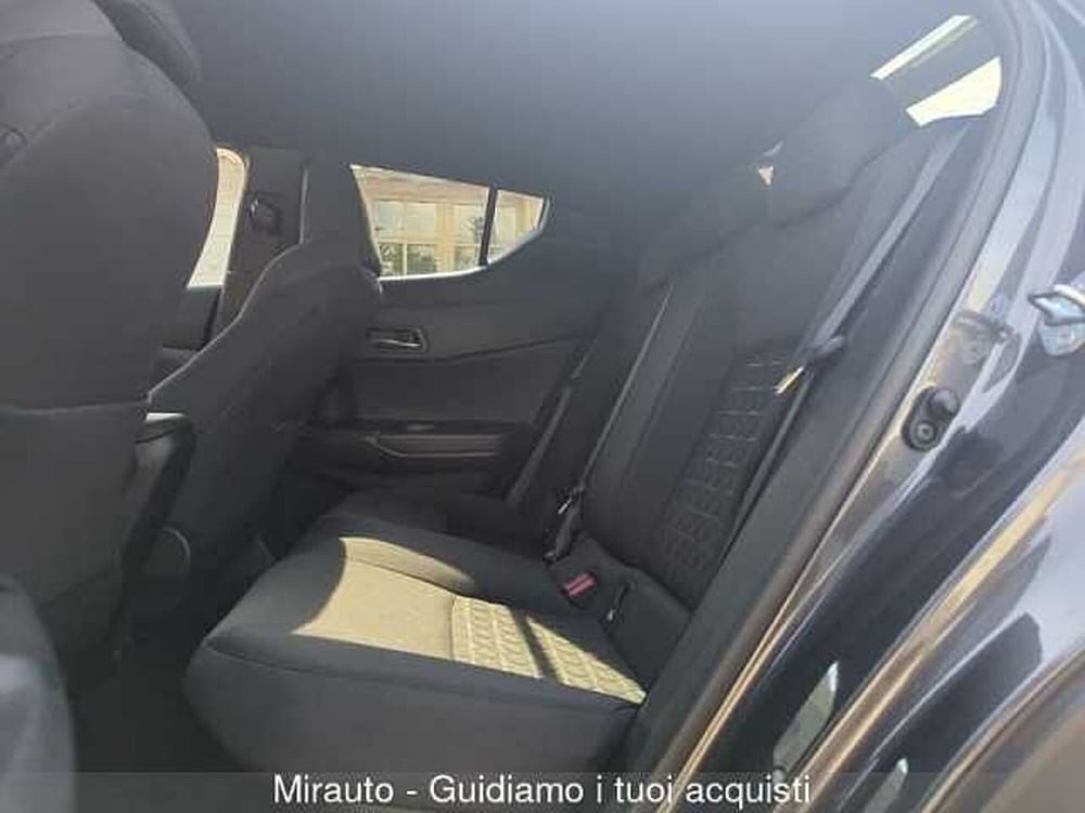 Toyota Toyota C-HR usata a Roma (12)