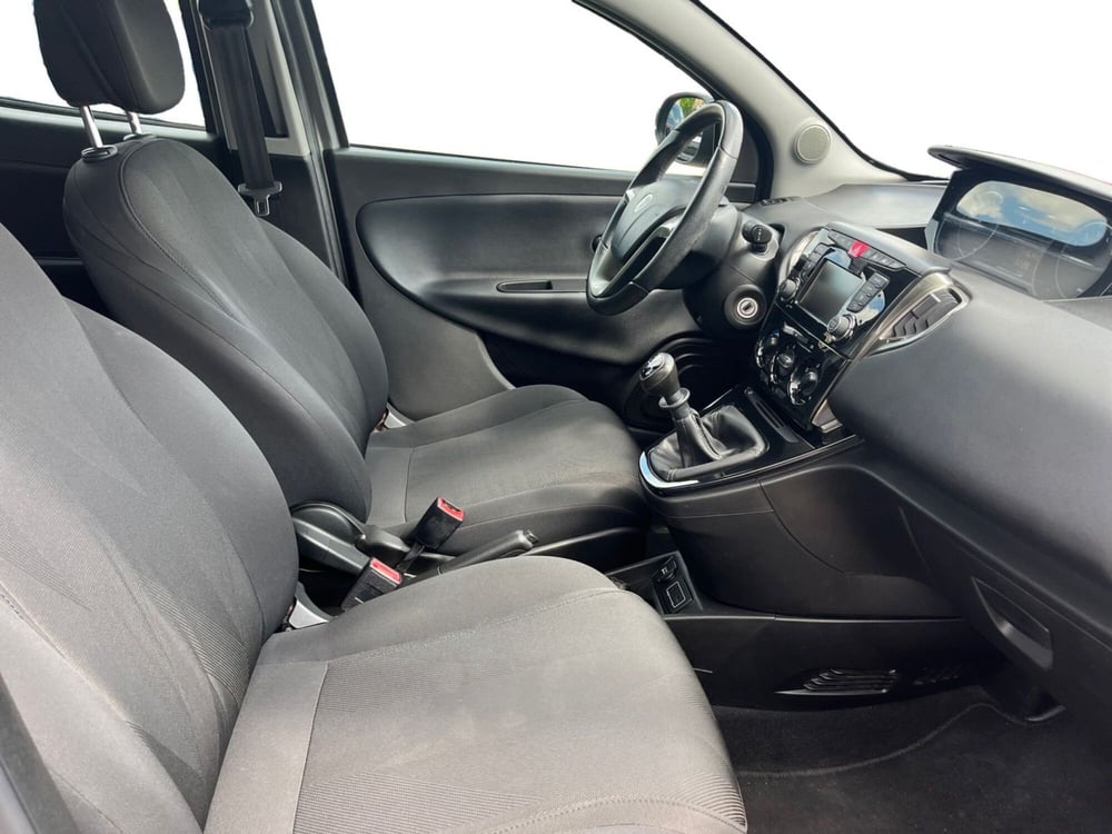 Lancia Ypsilon usata a Modena (10)