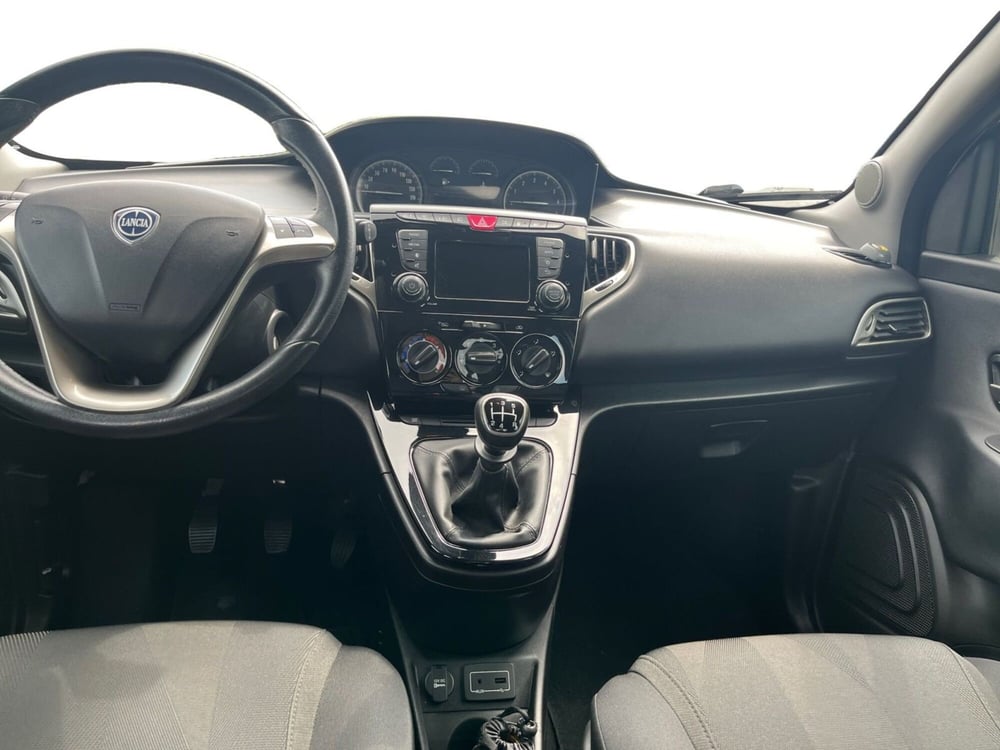 Lancia Ypsilon usata a Modena (13)