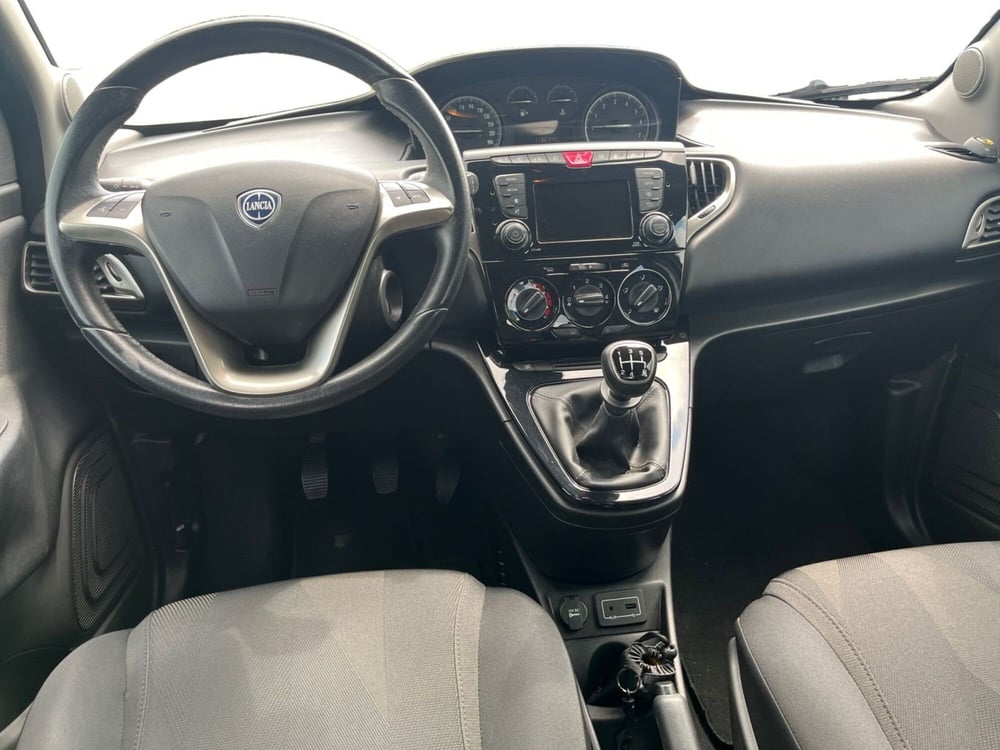 Lancia Ypsilon usata a Modena (14)