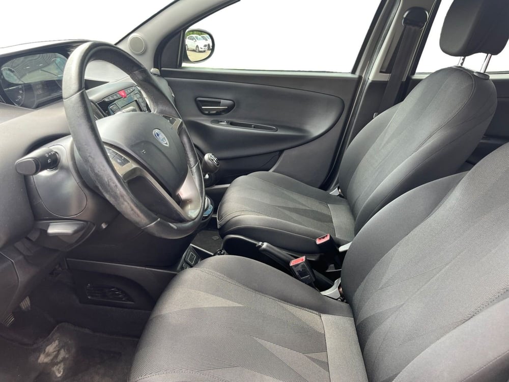 Lancia Ypsilon usata a Modena (15)