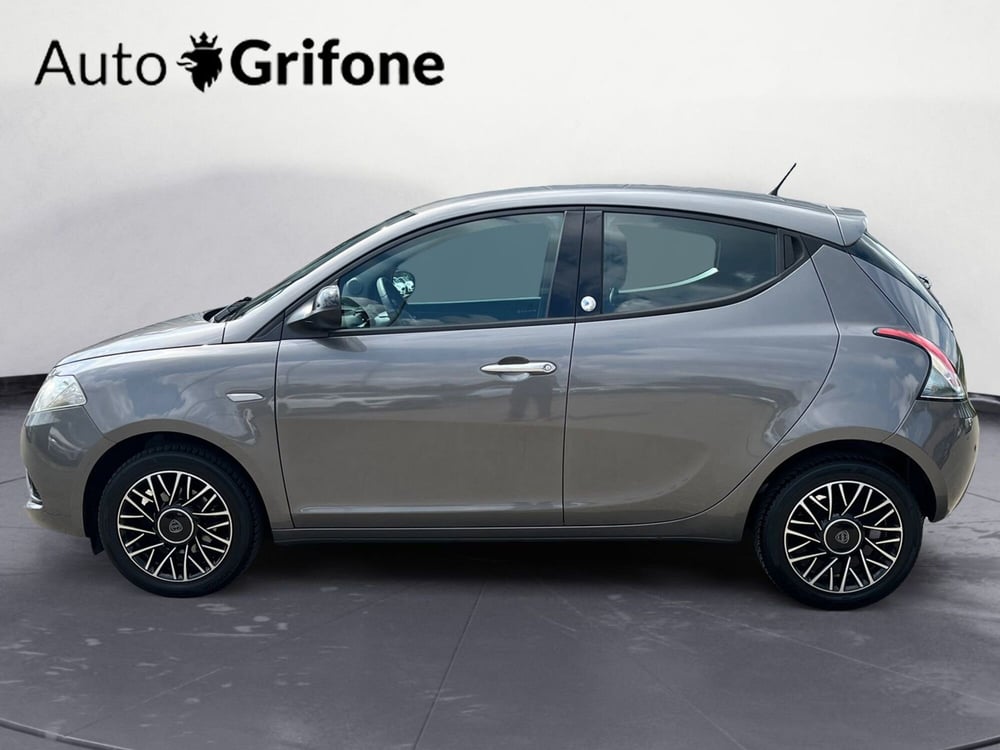 Lancia Ypsilon usata a Modena (5)
