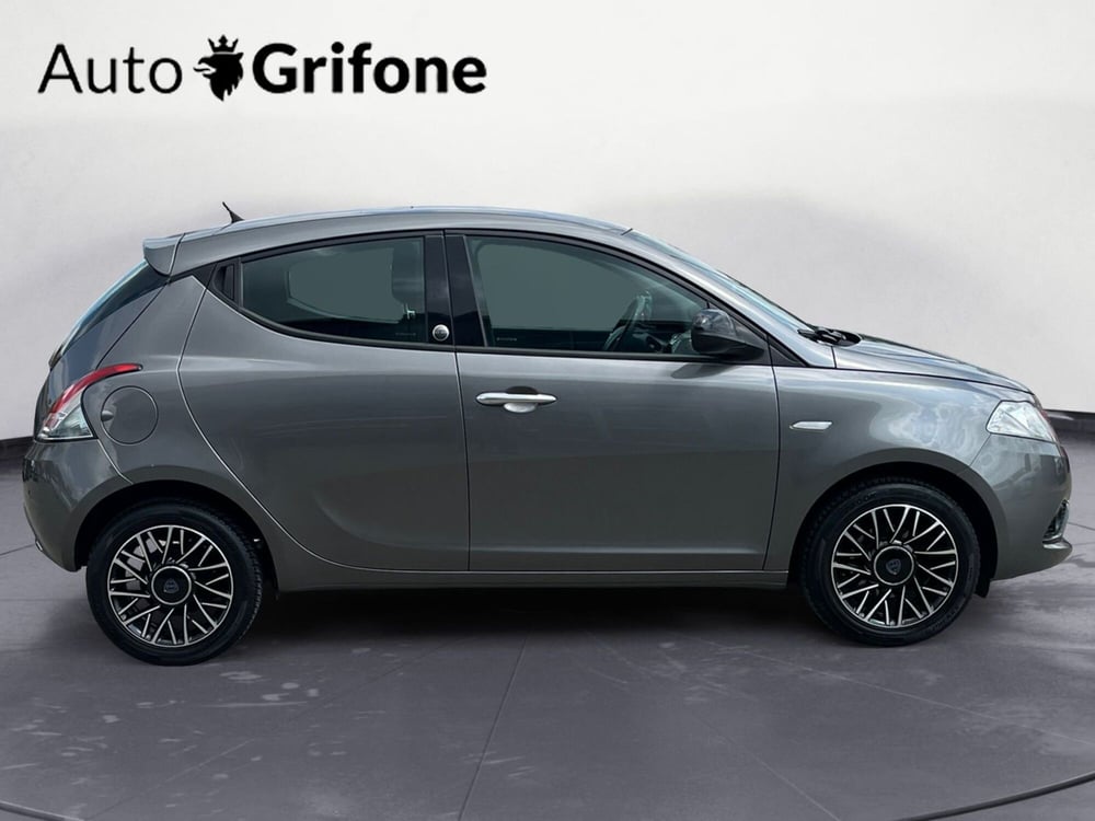 Lancia Ypsilon usata a Modena (7)