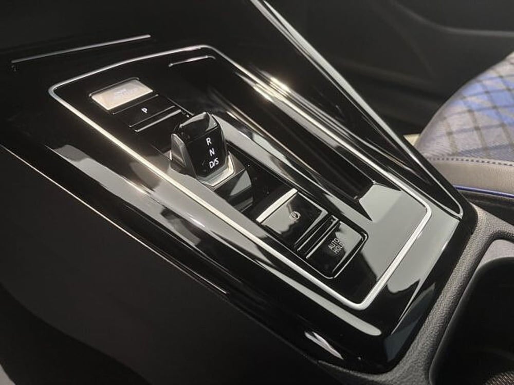 Volkswagen Golf nuova a Vicenza (12)