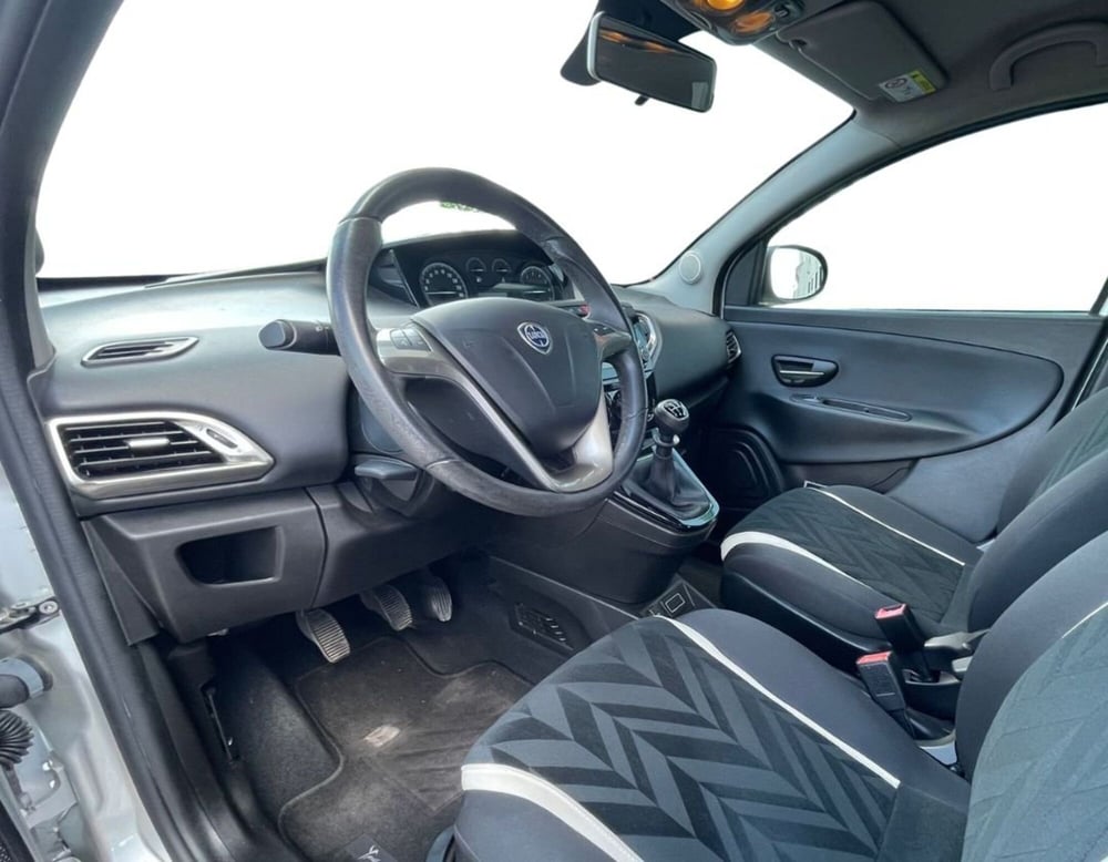 Lancia Ypsilon usata a Rovigo (11)