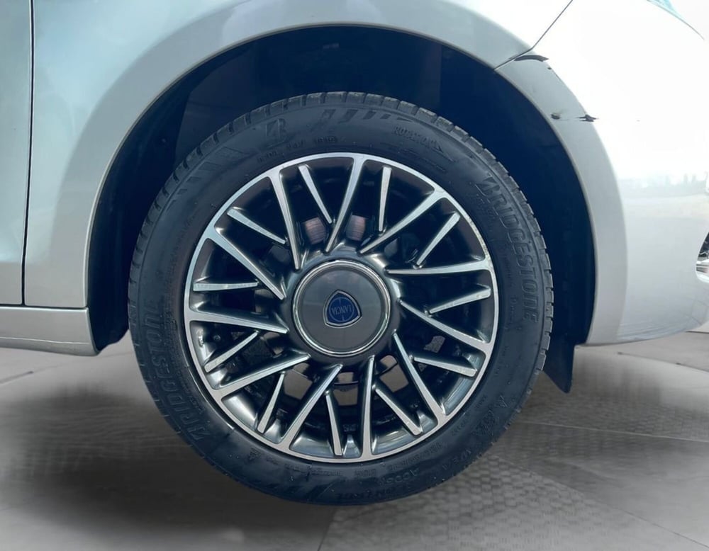 Lancia Ypsilon usata a Rovigo (14)