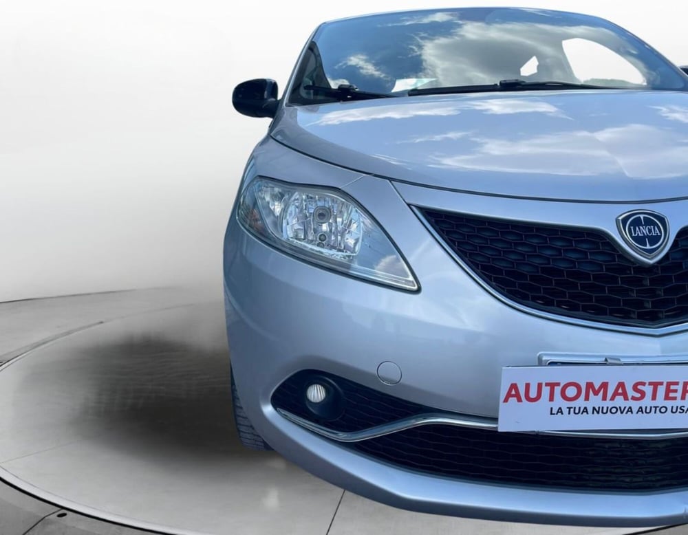 Lancia Ypsilon usata a Rovigo (15)