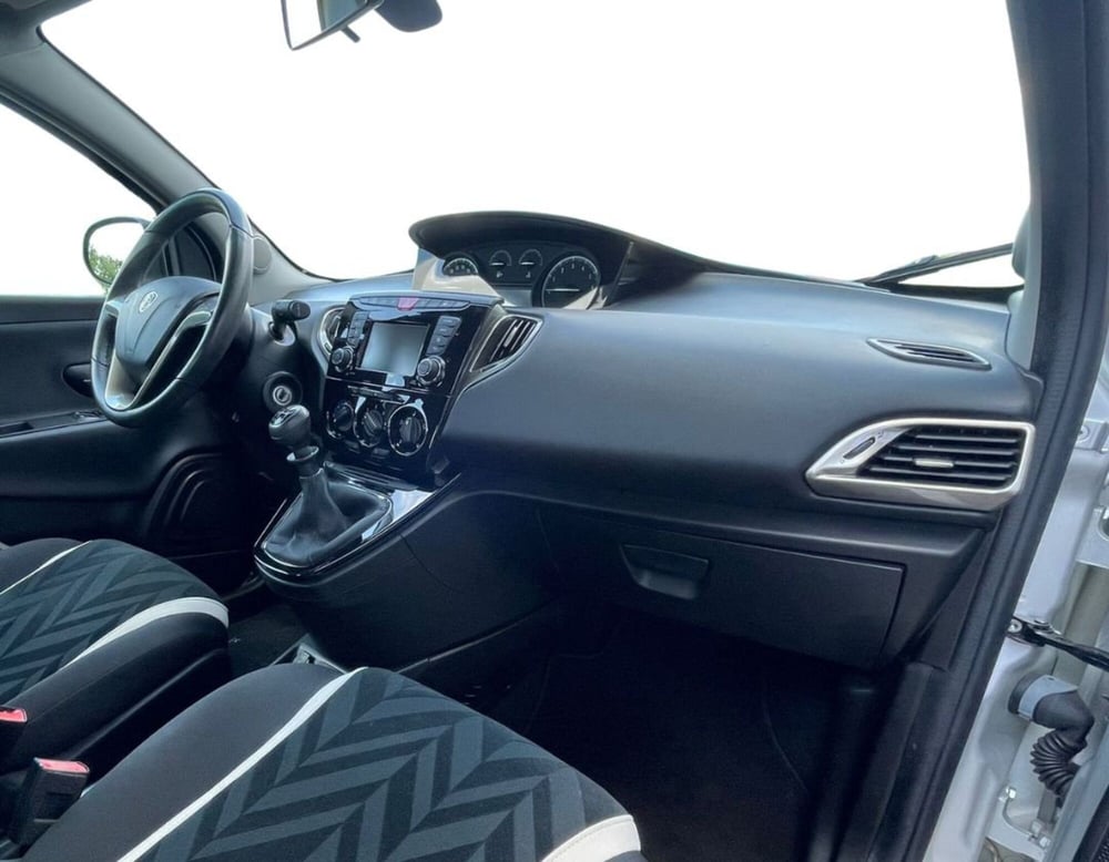 Lancia Ypsilon usata a Rovigo (4)