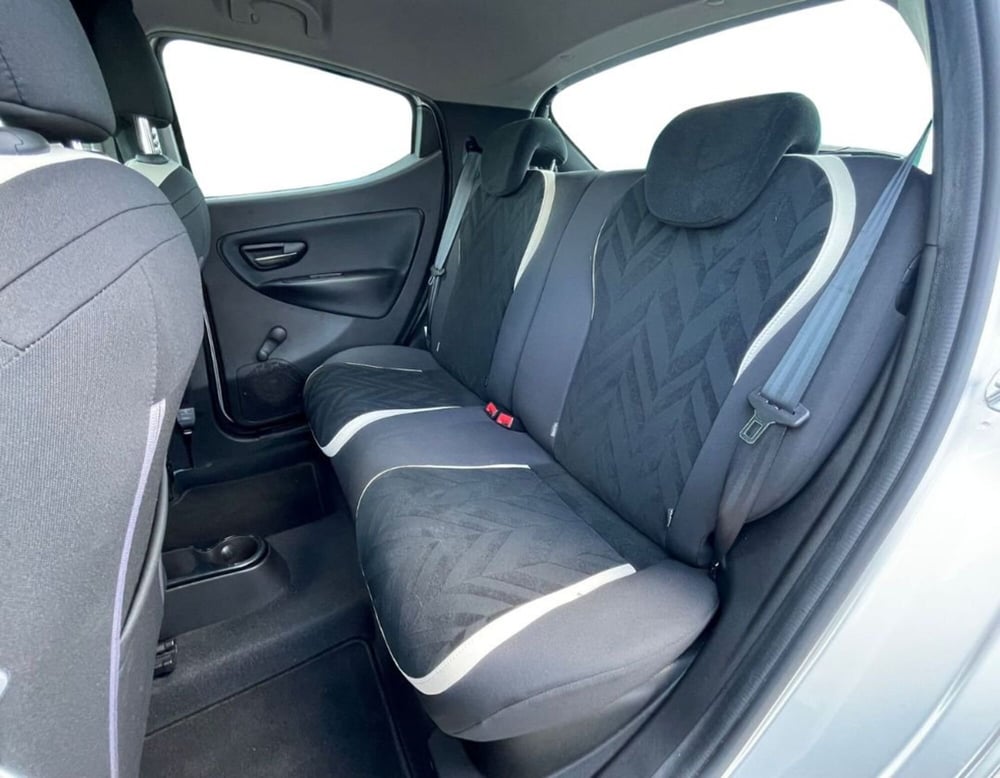 Lancia Ypsilon usata a Rovigo (6)