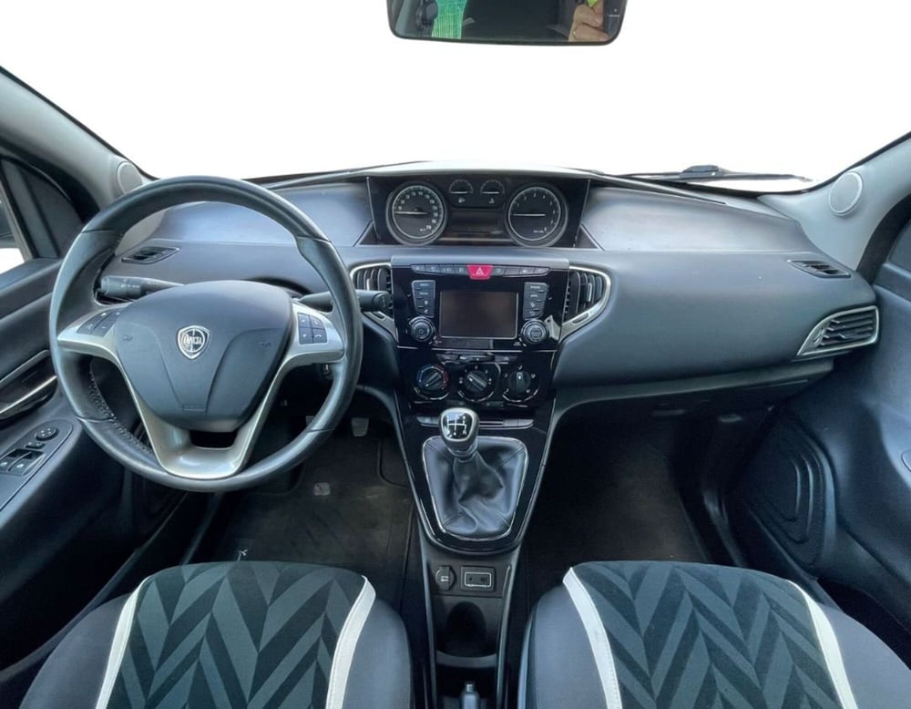 Lancia Ypsilon usata a Rovigo (7)