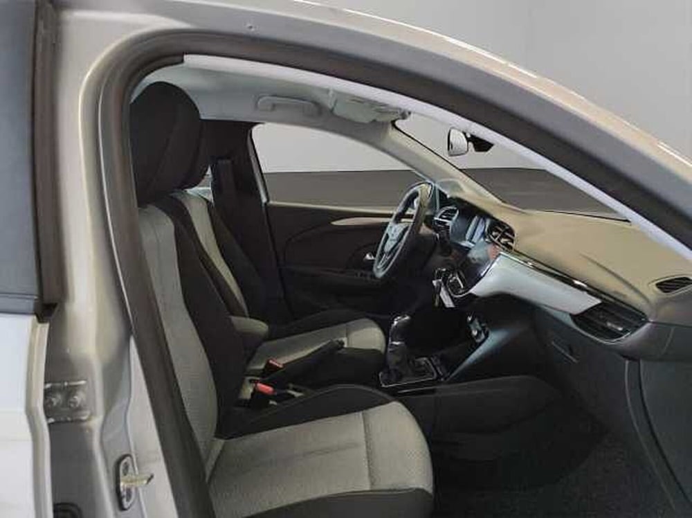 Opel Corsa nuova a Vibo Valentia (13)