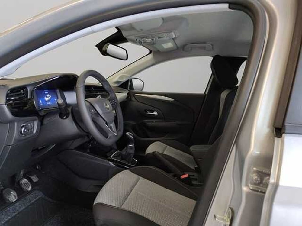 Opel Corsa nuova a Vibo Valentia (14)