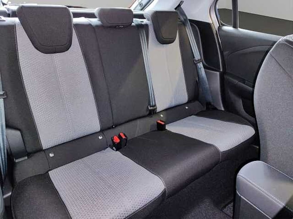Opel Corsa nuova a Vibo Valentia (16)