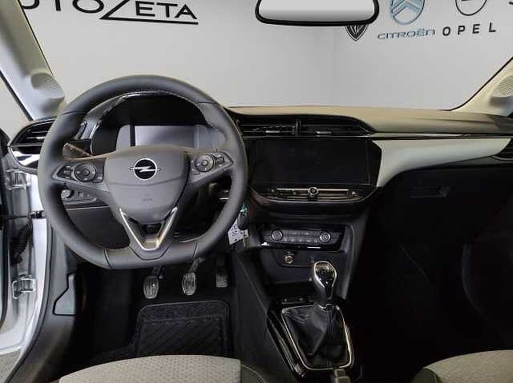Opel Corsa nuova a Vibo Valentia (9)
