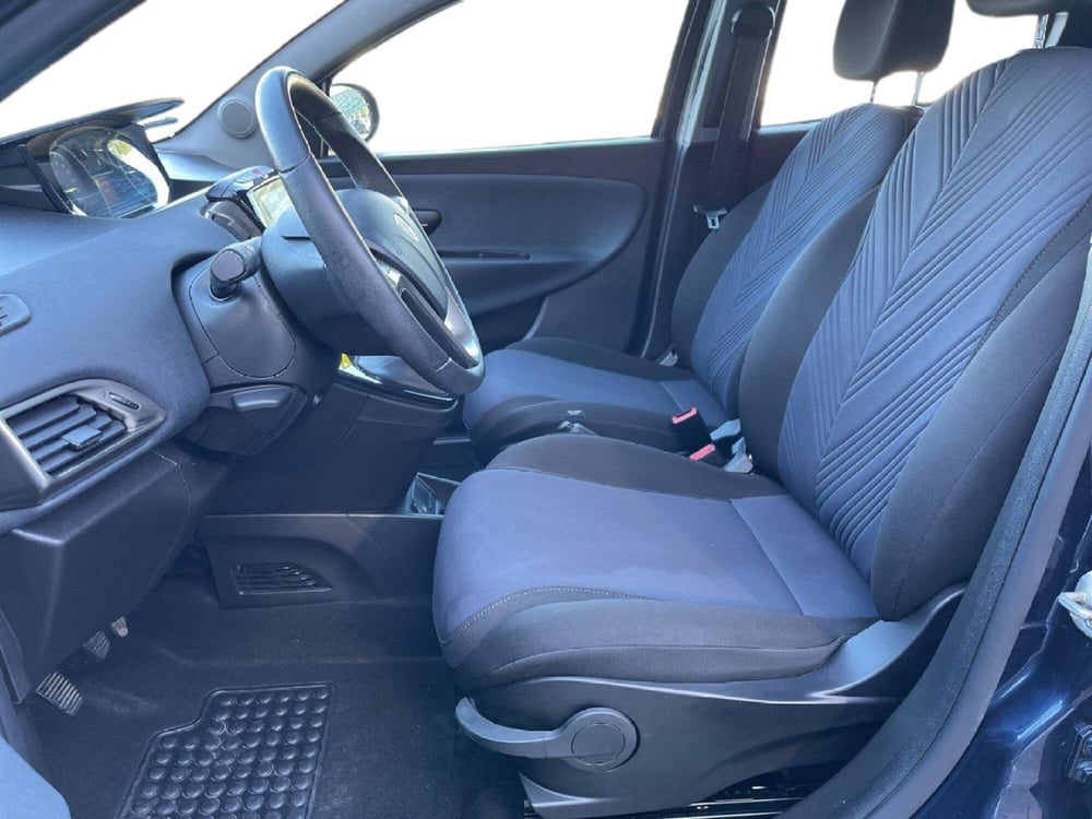 Lancia Ypsilon usata a Torino (10)