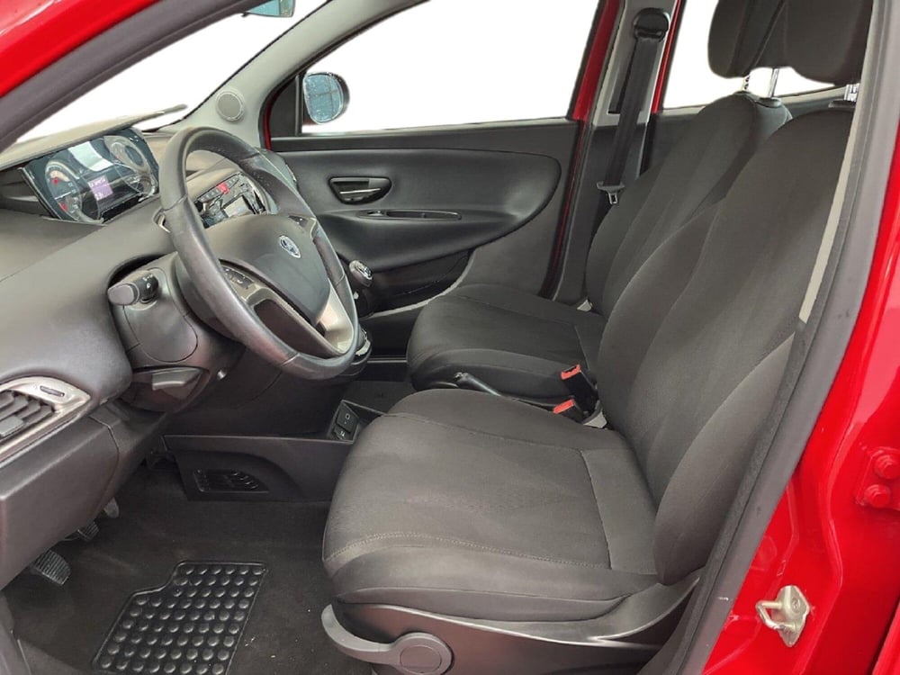 Lancia Ypsilon usata a Torino (10)