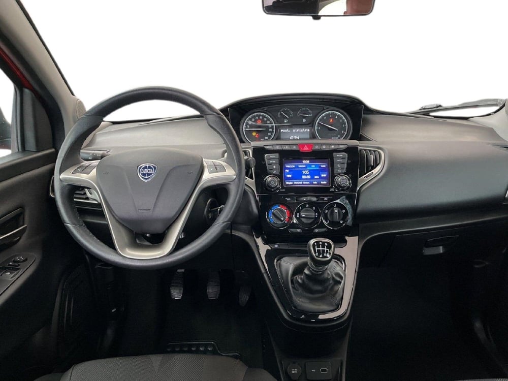 Lancia Ypsilon usata a Torino (11)