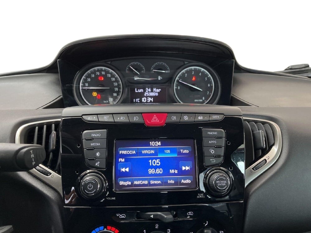 Lancia Ypsilon usata a Torino (13)