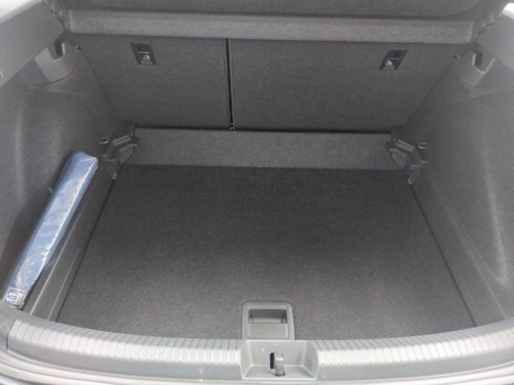 Volkswagen Taigo nuova a Brescia (17)